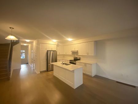 For Lease - 92 Phoenix Boulevard, Barrie, Ontario - Photo 4