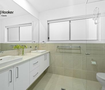 Modern Family Home - Photo 3