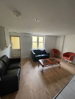 6 Bed Semi-Detached House, Ditchling Road, BN1 - Photo 1