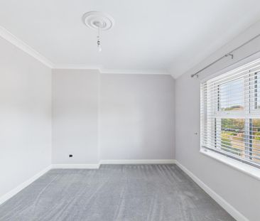 4 bedroom semi-detached house to rent - Photo 3
