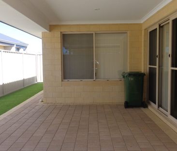 4A Niobe Court, Wandina, WA 6530 - Photo 2