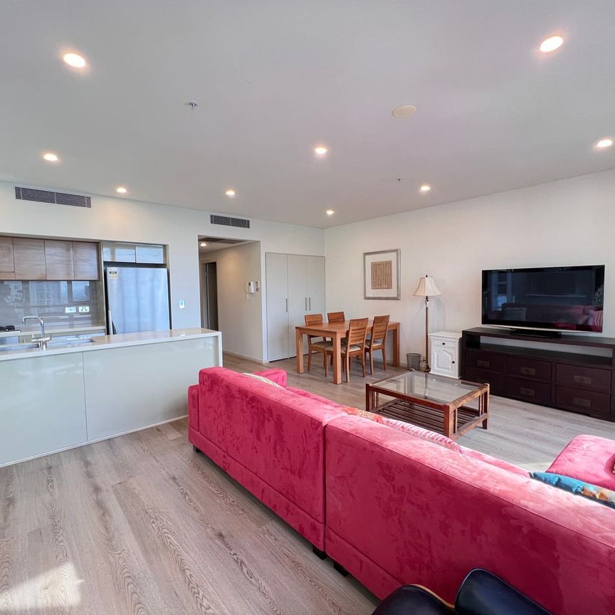 Furnished 3-Bedroom Apartment with Darling Harbour Views - Photo 1