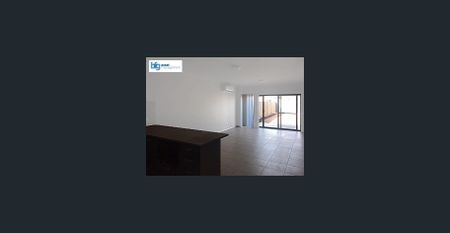 3 Bedroom Townhouse in a Prime Location! - Photo 4