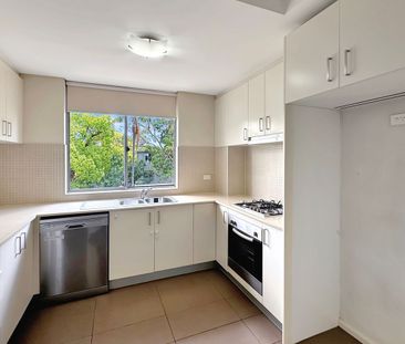 Modern One Bedroom In Convenient Location - Photo 3