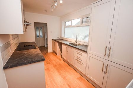 3 bedroom terraced house to rent - Photo 4