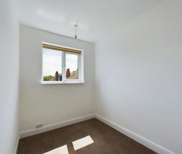 Terraced House to rent on - Photo 3