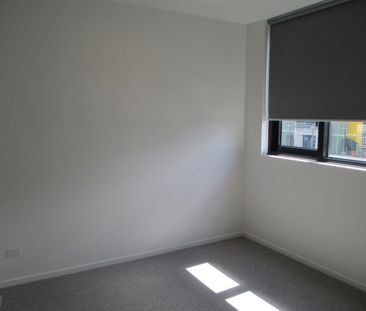 Location, Lifestyle. 2 Bedrooms, 1 bathroom & 1 Secure Car space - Photo 1