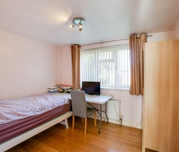 4 bedroom semi-detached house to rent - Photo 5