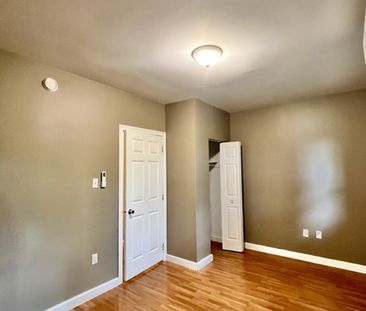 3 LEVEL SPACIOUS TOWNHOUSE | 286 CROWN DRIVE | AVAILABLE NOW! - Photo 5