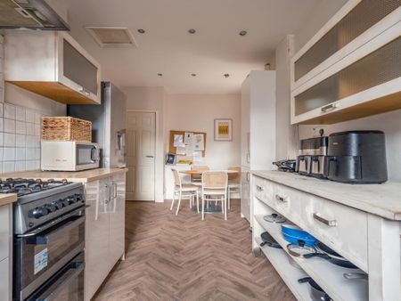 3 bedroom apartment to rent - Photo 3