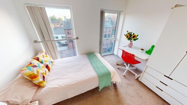4 bedroom flat to rent - Photo 1