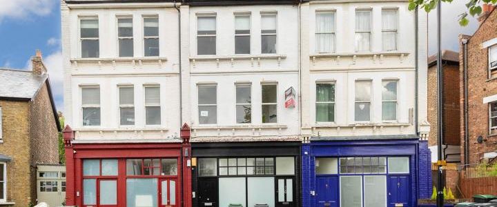 3 double bedroom split level flat located in a leafy part of Muswell Hill - Photo 1