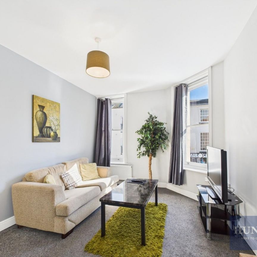 2 bedroom Flat To Let - Photo 1