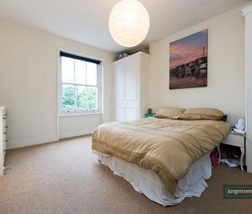 SUPERB SPACIOUS TWO BEDROOM FLAT IN QUEENS PARK (835 SQ FT / 77 SQ M) - Photo 3