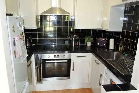 Windsor Court Regents Park Road, Shirley, SO15 - Photo 4