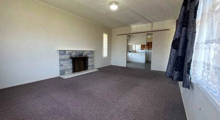 Sunny 3-Bedroom Family Home in the Heart of Howick - Photo 4