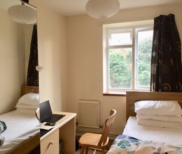 4 Bed Maisonette, Stroud Crescent, SW15 - Photo 2