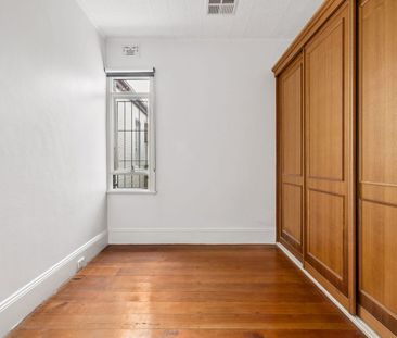 Character house in ultra-convenient position - Photo 3