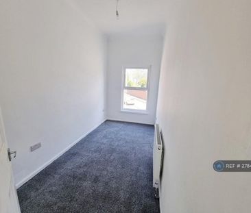 3 bedroom end of terrace house to rent - Photo 3