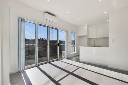 As New Townhouse in Prime Location! - Photo 3