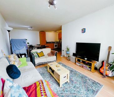 2 bedroom Flat To Let - Photo 4