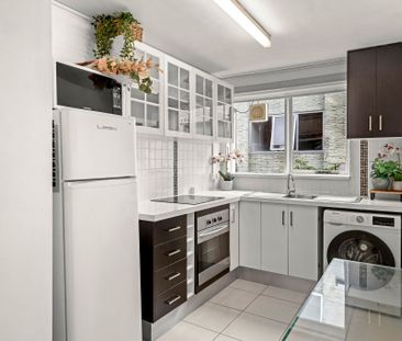 Living in the Heart of Essendon - Photo 4
