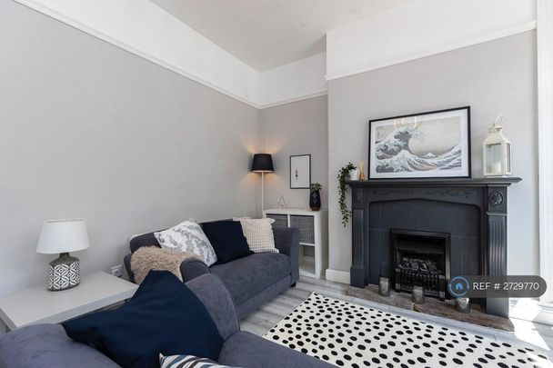 2 bedroom terraced house to rent - Photo 1