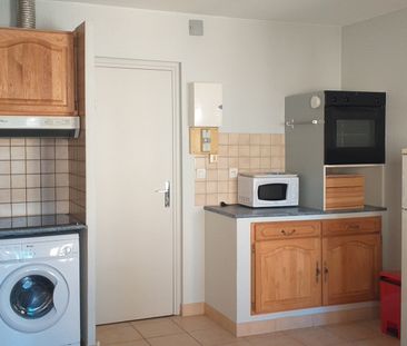 Location Appartement 2 pièces 52m² CHARLIEU 42190 - Photo 3