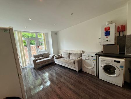 6 bedroom house to rent - Photo 3