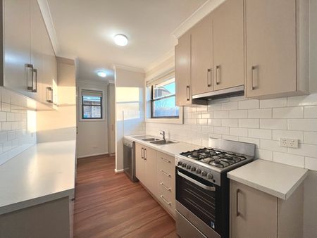 THREE BEDROOM HOME IN CENTRAL LOCATION - Photo 2