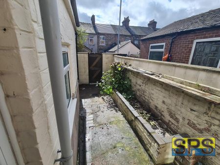 4 bedroom terraced house to rent - Photo 3