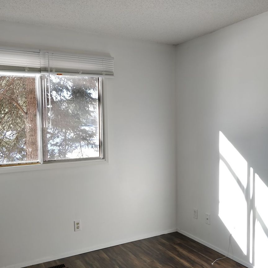 301 - 13528 Deer Run Boulevard Southeast, Calgary - Photo 1