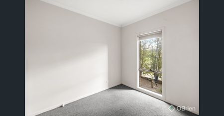 CENTRALLY LOCATED MODERN RESIDENCE - Photo 4