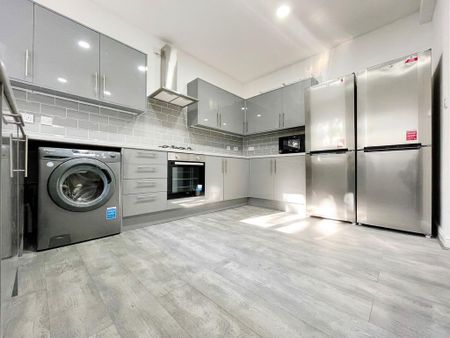 6 bedroom property to rent - Photo 2