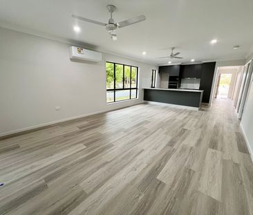 BRAND NEW EXECUTIVE HOME - Photo 3