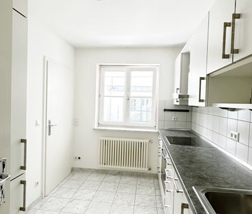 Sanierte 4-Zimmer-Erdgeschoss-Terrassenwohnung in Alt-Harlaching, direkt an der Isar - Foto 1