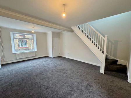3 bedroom terraced house to rent - Photo 2