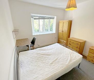 5 bedroom semi-detached house to rent - Photo 3