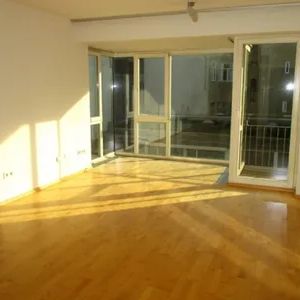 Großzügige 5-Zi Terrassenwohnung mit Balkon, Garage & Lift im Herzen von Mariahilf! - Photo 2