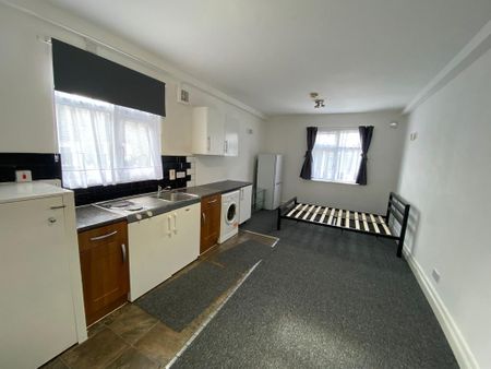 Studio to rent - Photo 5