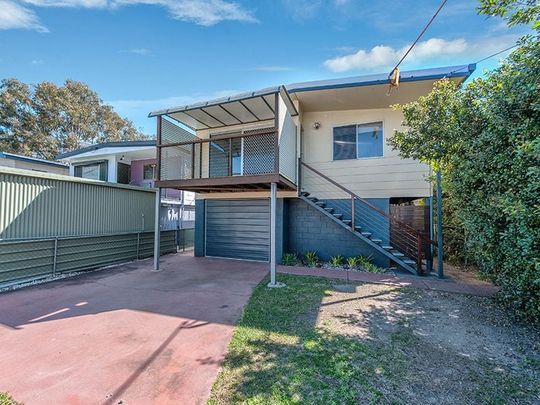 3 BEDROOM FAMILY HOME - Photo 1