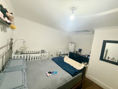 4 bed detached bungalow to rent in Copperfield Avenue, Uxbridge, UB8 - Photo 3