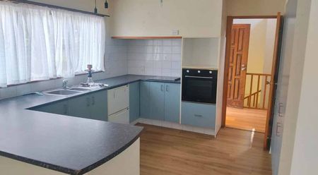 3bedrooms 2 bathrooms 5minutes walk to Milford bea - Photo 4