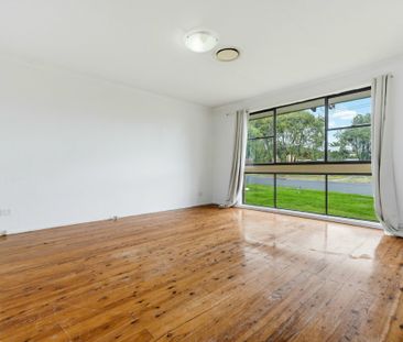 Spacious Three Bedroom Home with Inground Pool - Photo 1