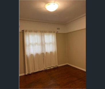 $880 Per Week -Spacious Family Home in Prime Location - Photo 3
