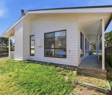 FULLY FURNISHED - SHORT / FLEXIBLE LEASE TERM - Photo 5