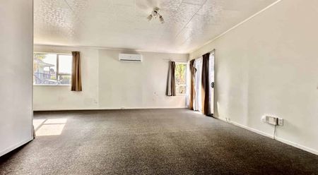 Neat and tidy home - Photo 3