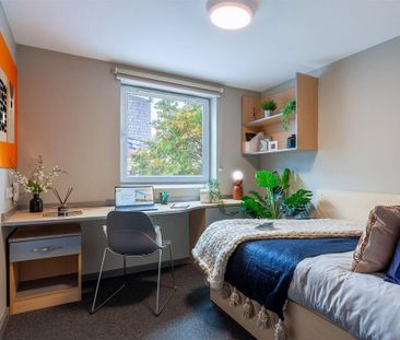 1 bedroom in a flat share to rent - Photo 2