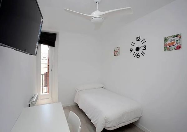 Calle del Arenal, Madrid, Community of Madrid 28013