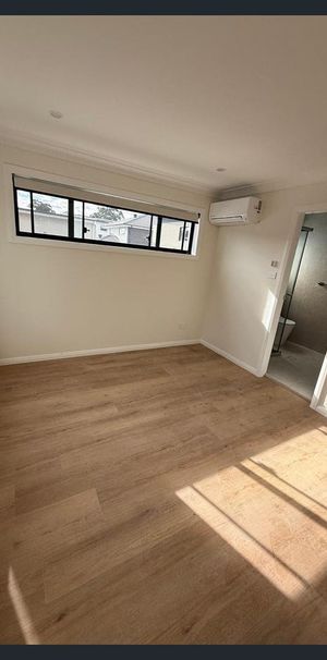 Studio for Rent in Box Hill - Ideal for Couple or Single | Electricity Included! - Photo 1